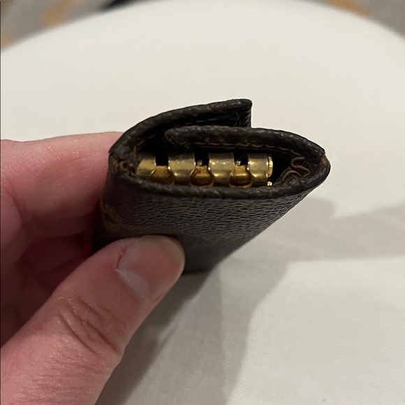 Louis Vuitton Monogram 3-Key Holder - Picture 3 of 9